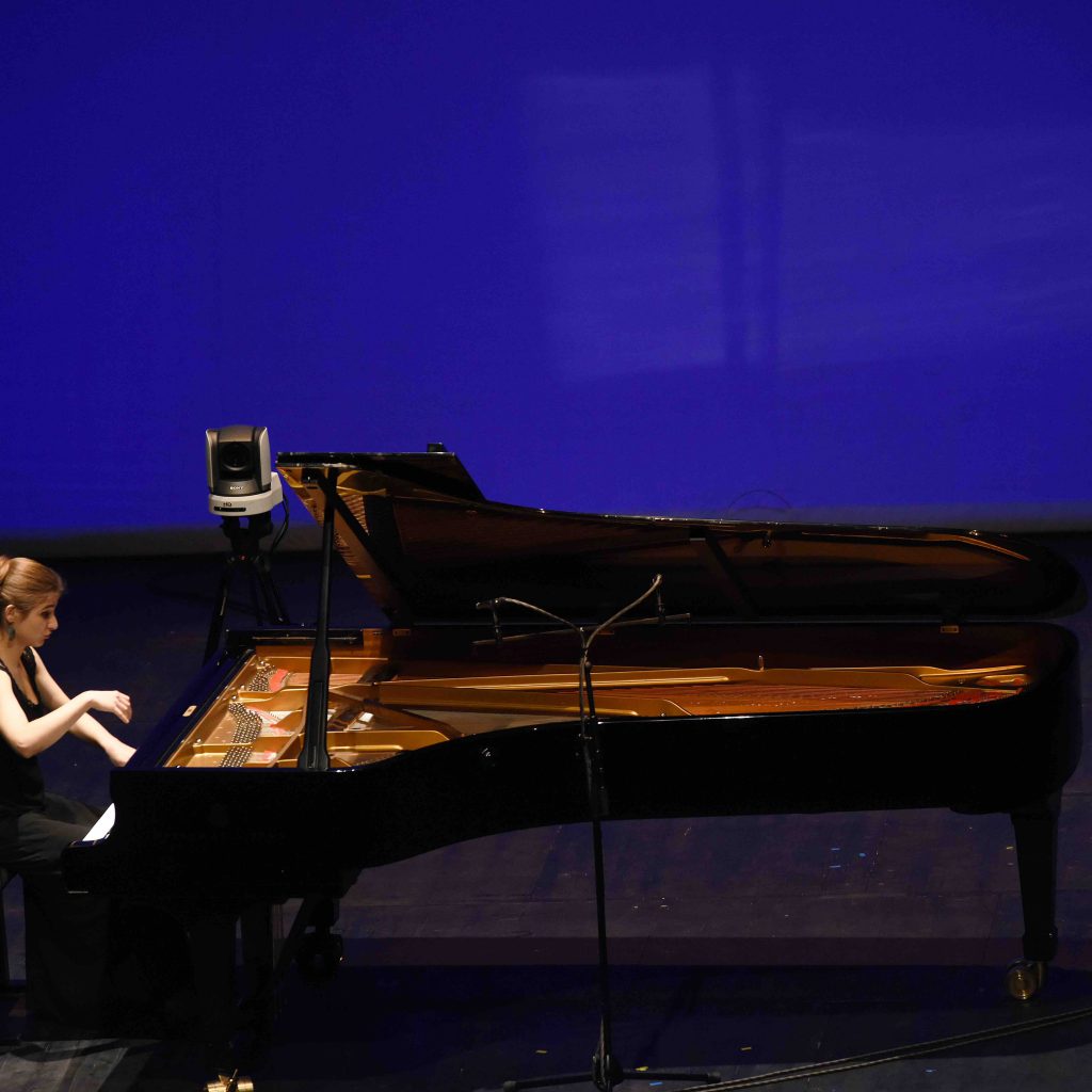 Maroussia GENTET consacrée lauréate du concours international de piano d'Orléans.